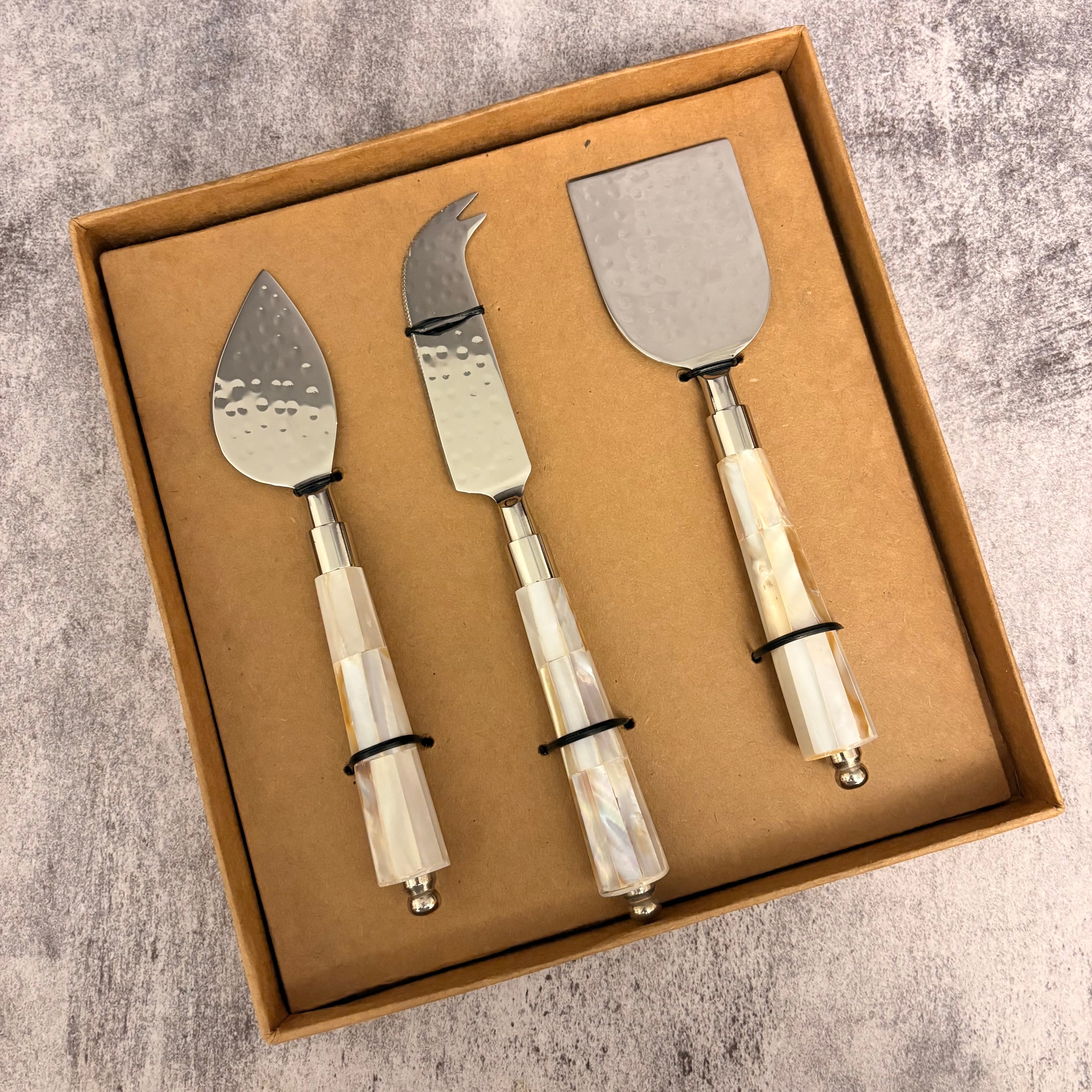 Pearl Elegance Cheese Set
