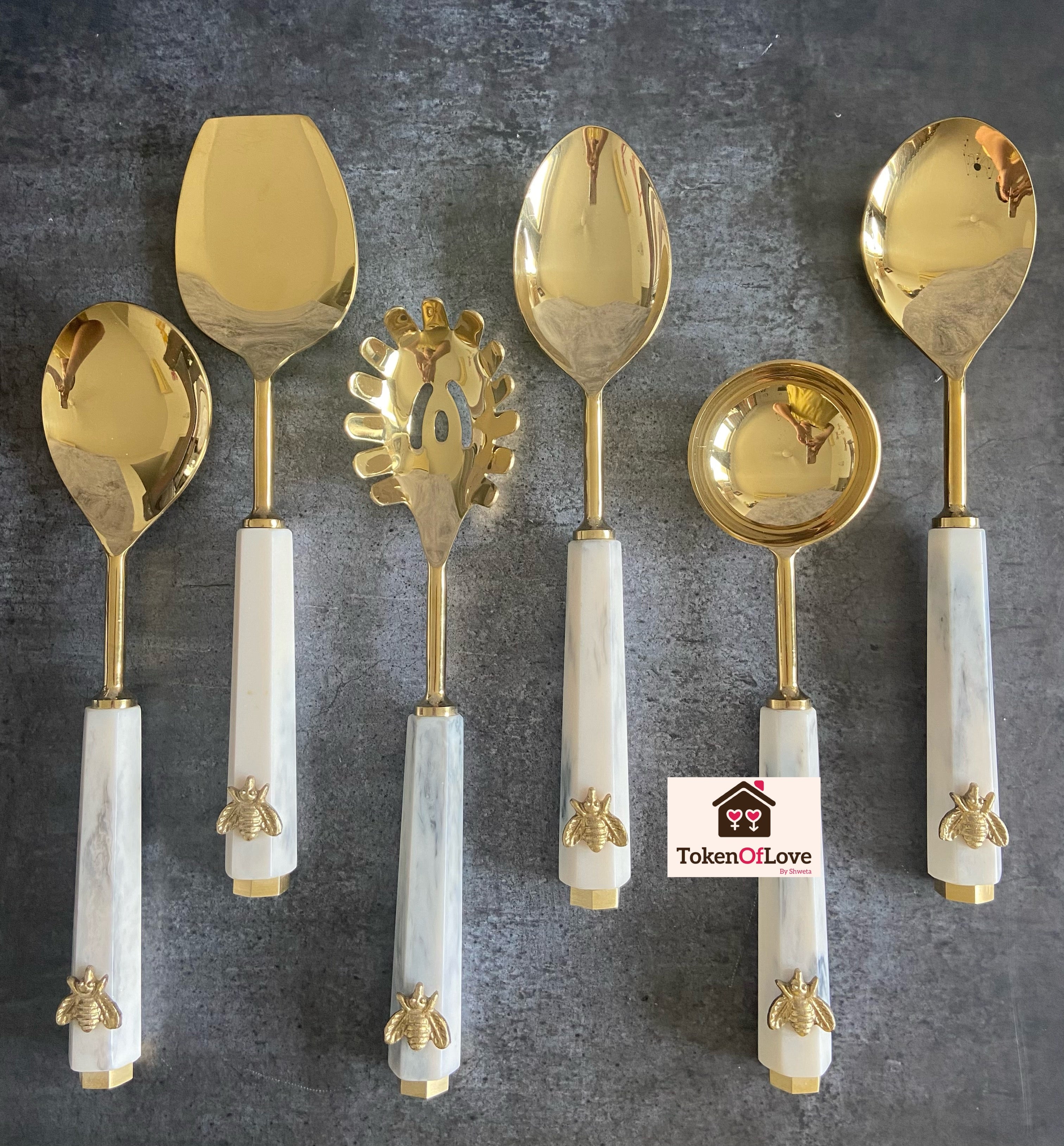 Mable Handle Bee Design Serving Set